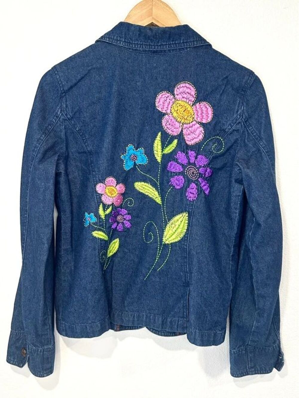 TOO. Floral Embroidered Denim Jacket Boho Preppy Festival Casual Cotton Size M